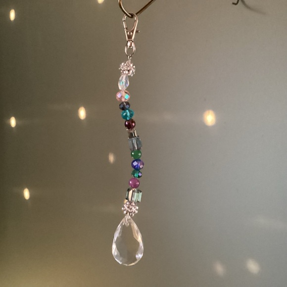 Handcrafted beaded sun catcher with chandelier crystal and lobster claw closure - Picture 6 of 6